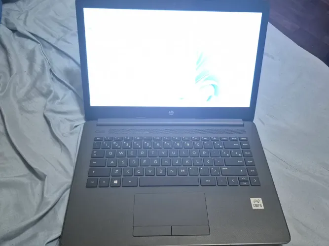 Hp 240 G7 | i5-1035G1 10th Gen | UHD Graphics Rev7 | 16GB DDr4 2666Mhz | SSD M.2 256GB