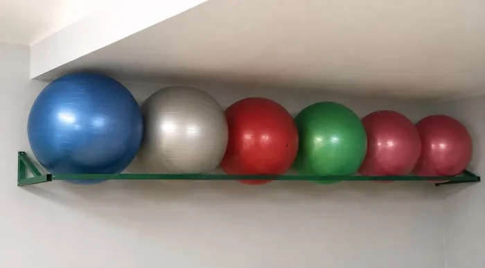Suporte + 5 Bolas de Pilates à Venda