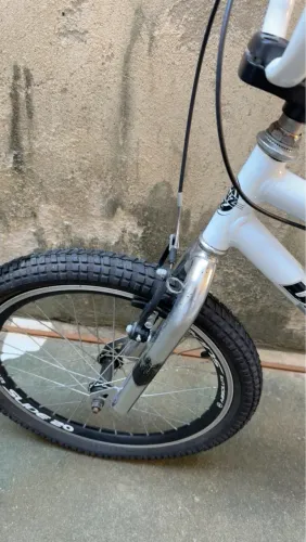 Bike para vender, a criança usou somente em casa. Nota fiscal e sem marca de uso