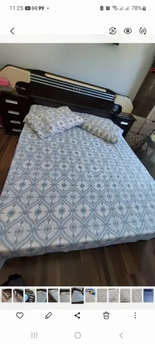 Cama de casal com baú e criados