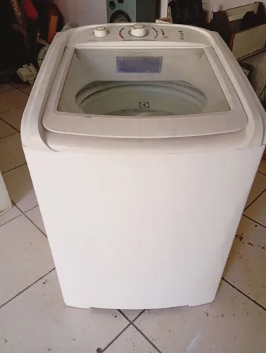 Ótima Eletrolux 220v 13 kilos 