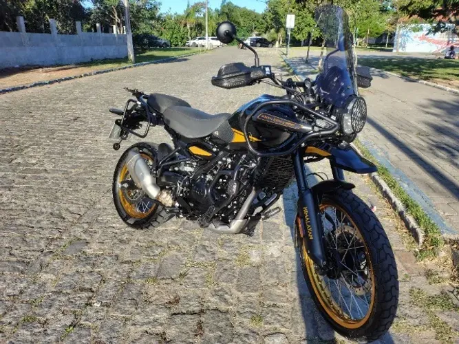Moto perfeita na garantia ainda tem 2 anos, estou vendendo pq comprei uma BMW