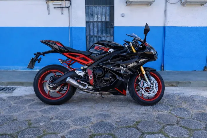 Daytona 675r em ótimo estado,  toda revisada,  pneus novos. 