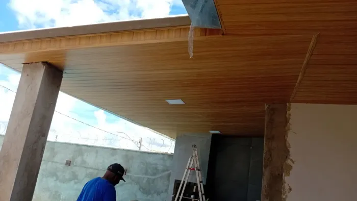 Forro pvc branco germinado Forro amadeirado e divisórias drywall 