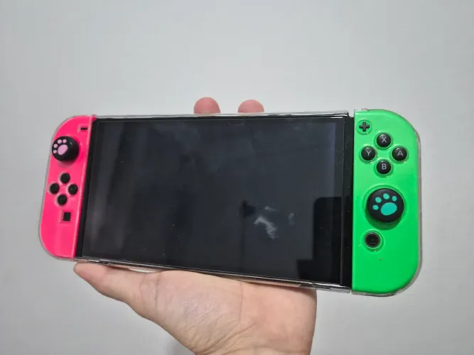 Nintendo Switch OLED Desbloqueado com acessórios e vários jogos.