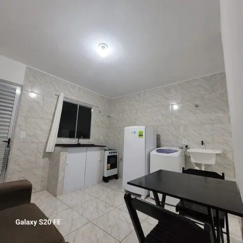 Alugo Ap 1 quarto/Kitnet Sambaqui Florianópolis