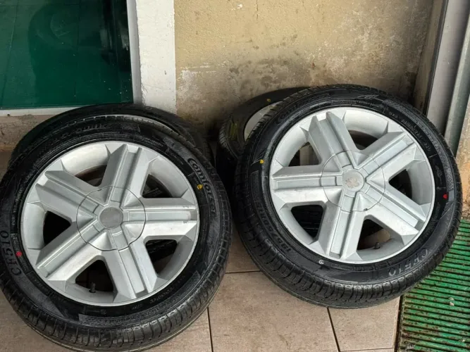 Vende-se  Roda/pneu
