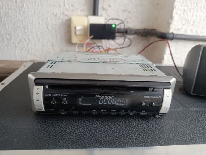 Vendo rádio automotivo pioneer deh-1880g, cd player, funcionando.