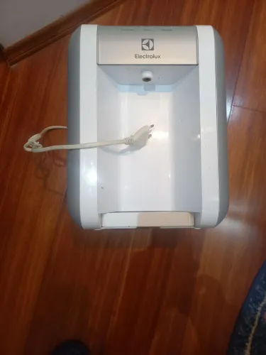 Purificador Eletrolux branco e cinza mod. PE11BL, Bi Volt, não gela