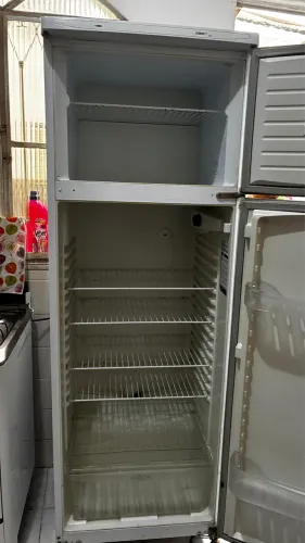 Vendo geladeira usada , mas funcionando perfeitamente 