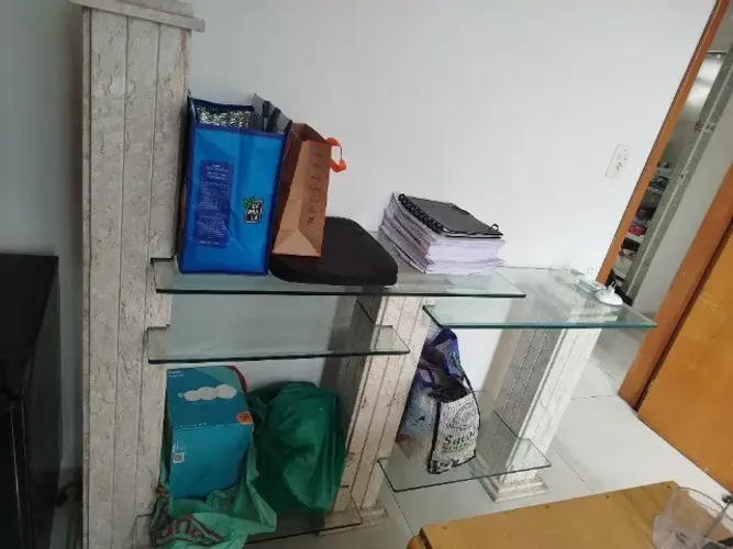 Rack para sala em granito e vidro interio