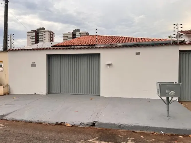 Casa com excelente localização.