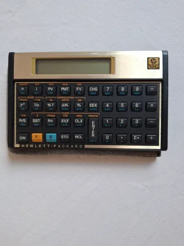 Vende calculadora HP 12c excelente estado, usada poucas vezes