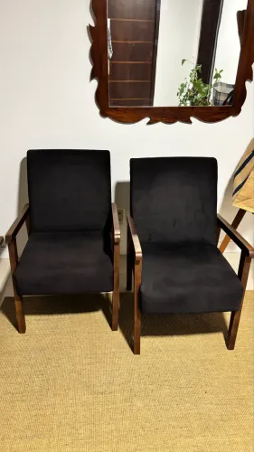 Poltronas / cadeiras de madeira e tecido preto