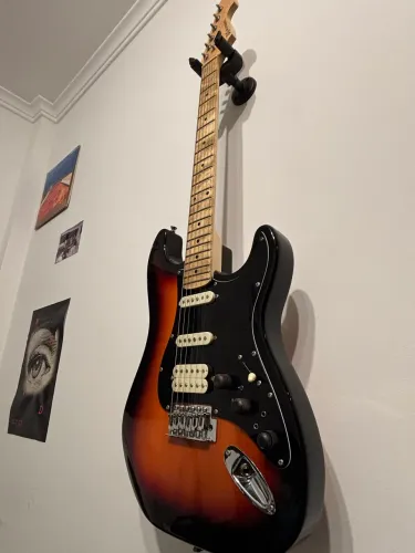 GUITARRA ELETRICA MICHAEL ROCKER SUNBURST STRATO COM EFEITO - Usado, efeito defeituoso