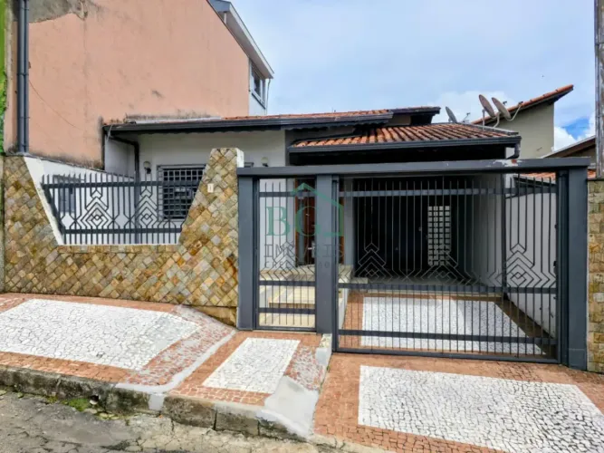 07004 - Jardim Philadelphia - Casa à venda com edícula em Poços de Caldas/MG