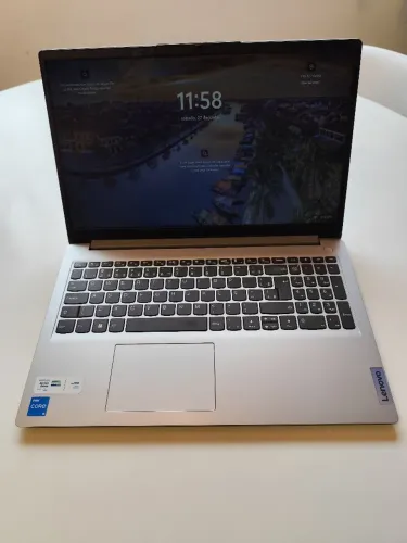 Notebook Lenovo 15.6 Ideapad 8GB RAM/512GB de memória /Windows 11/Estado de novo (menos d 