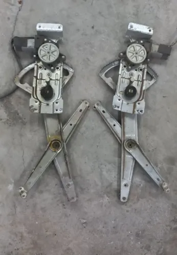 Par de máquinas de vidro eletrico corsa