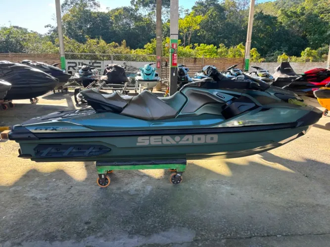 Jet Ski Seadoo GTX LTD 300 - ano 2022 - apenas 32 horas.