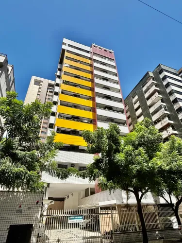 APARTAMENTO NO MEIRELES, À 200 m DA BEIRA MAR