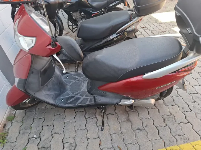 Moto Honda lead 110