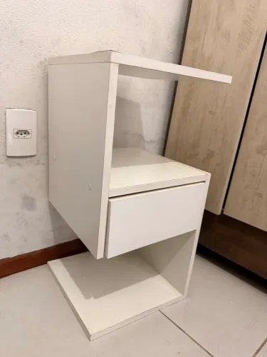 Criado Mudo/Mesa de cabeceira branco com gaveta