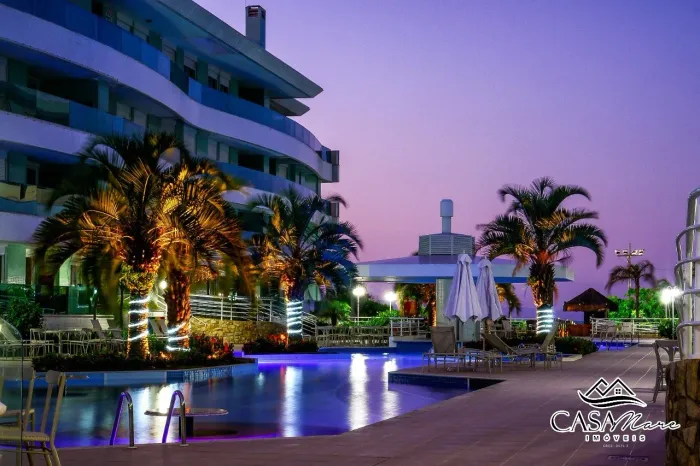COBERTURA LUXUOSA EM CANASVIEIRAS - FLORIANÓPOLIS