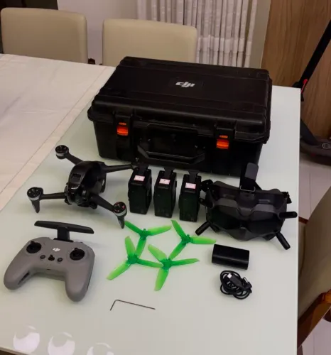 DRONE DJI FPV + 5 BATERIAS