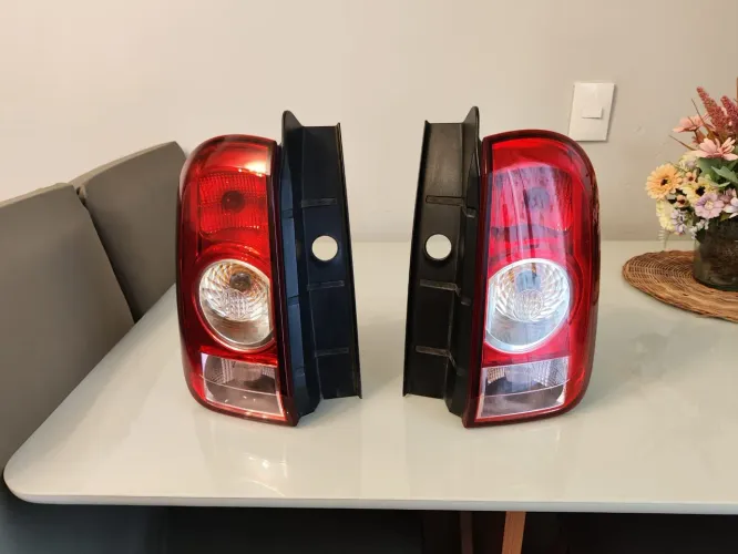 Vendo par lanterna e faróis Duster originais 