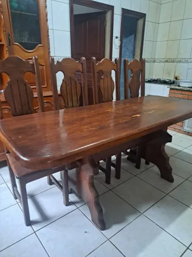 Mesa de Angelim pedra com 6 cadeiras