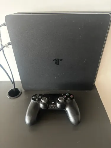 PlayStation 4 - Usado