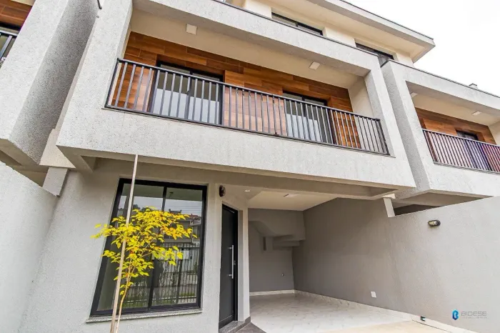 Sobrado triplex novo no Guabirotuba, oportunidade!!!