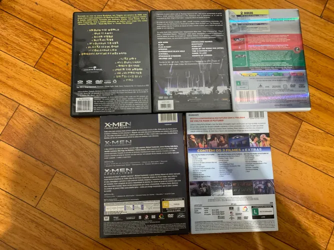 Coleção de DVDs e CDs