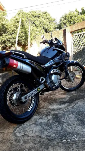 Vende-se Falcon 2007 preta 18.000$