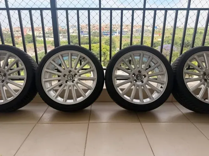 Jogo Rodas Aristo R32 Aro 18 5x100 + Pneus Delinte 225/40R18 - Golf GTI MK4