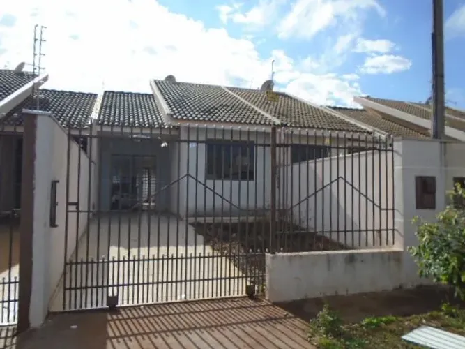 Casa com 2 quartos - PROX AV das Torres