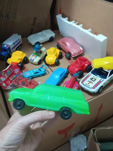 Miniatura Veraneio Plástico Bolha Antiga 3 Reis