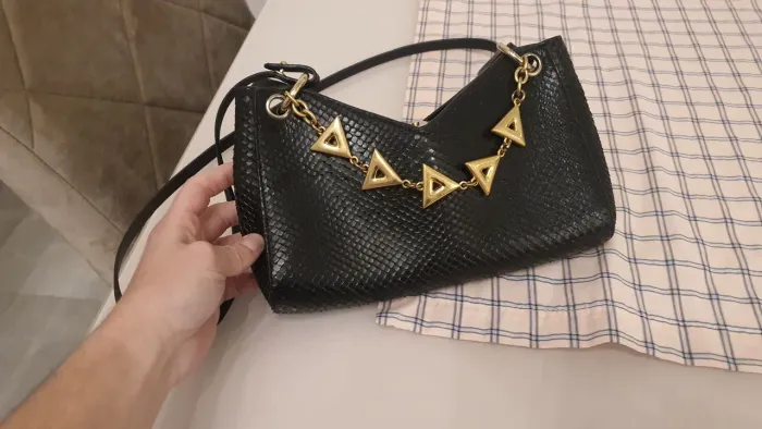Bolsa Tiracolo Pequena Baguette Luma Preta Schutz