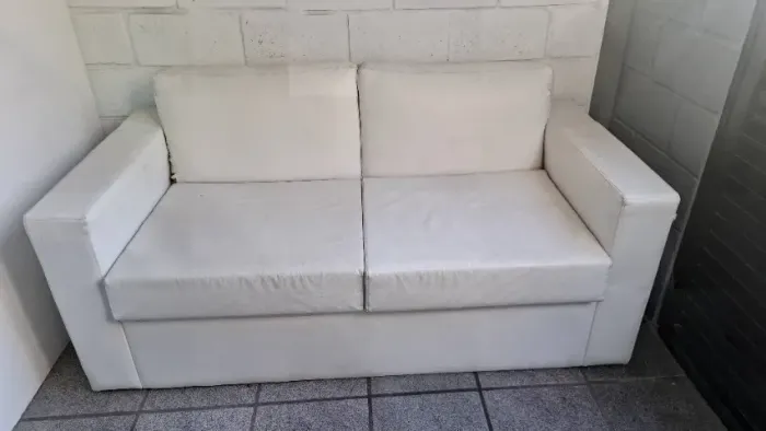 Baixou R$100.00 sofá cama ótimo