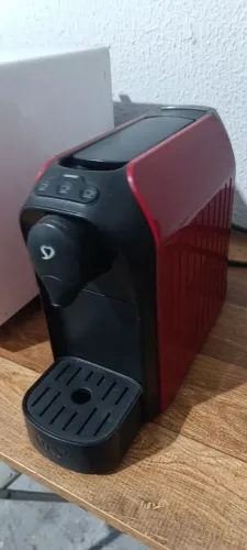 Cafeteira excelente para fazer capuccino e cafés.
