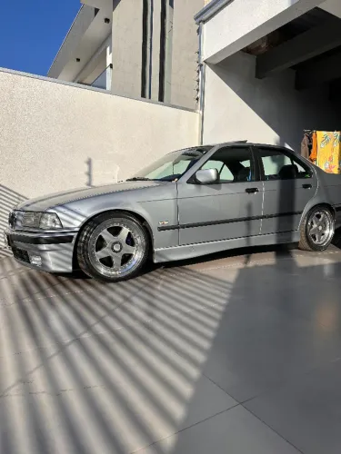 BMW 323I /IA Exclusive 1998