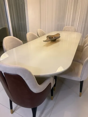 Mesa de jantar com 8 lindas cadeiras 