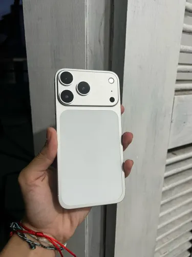 iPhone XR transformado no 17 pro 