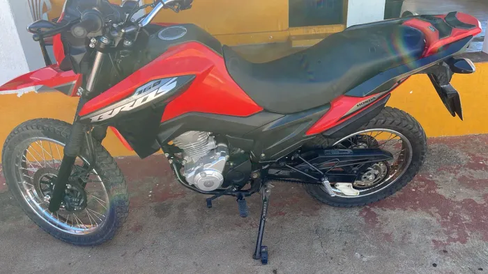 Moto com 8 mil rodado, revisão na Honda.