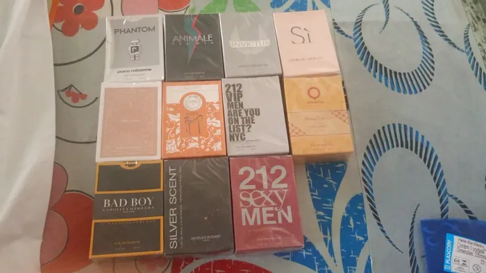 Perfumes novos lacrados importados essenciais do original, troco em celulares ou algo