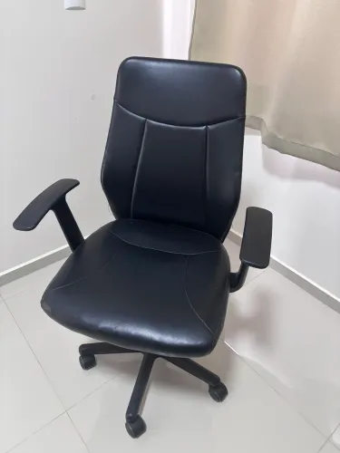 Cadeira de Escritório Executiva Preta - Bom Estado