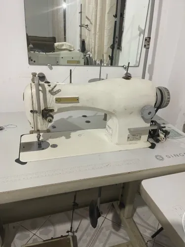 Máquina reta industrial