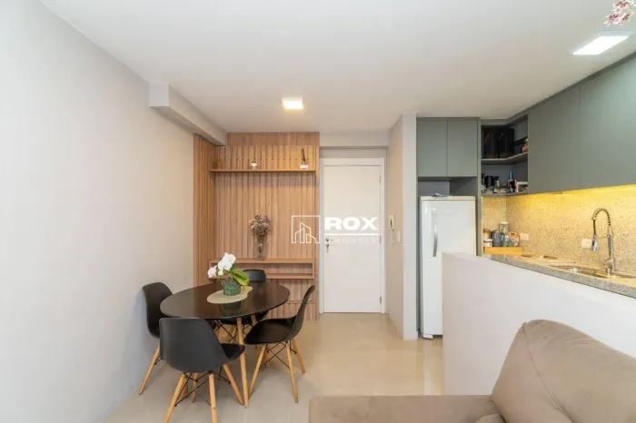 Apartamento de alto padrão com 2 quartos para alugar por R$ 4.451,07/mês - Capão Raso - Cu