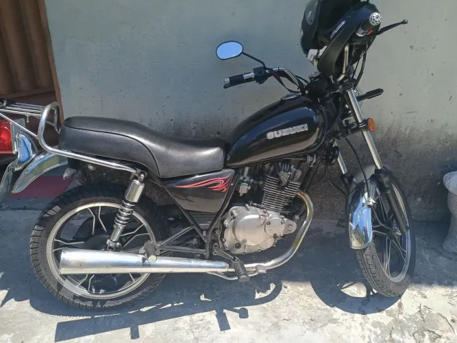 Moto Suzuki