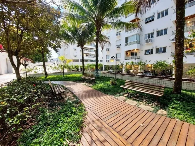 Alugo apartamento mobiliado, 02 quartos, sendo 1 suíte em amplo, 01 vaga de garagem, resid